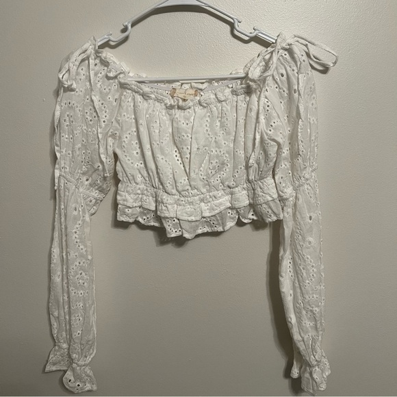 {Altar’d State} White Eyelet Off-the-shoulder cropped top - Picture 3 of 10
